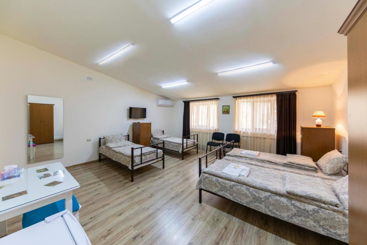 Tatev Hotel And Tours 예레반 외부 사진
